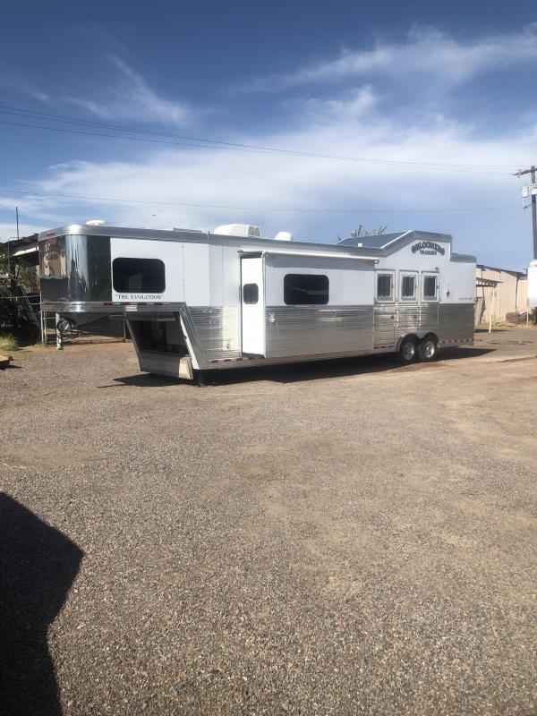 2016 Bloomer Evolution 3H OUTLAW LQ 15 SW 10 SLIDE Horse Trailer 2016 Bloomer Evolution 3H OUTLAW LQ 15 SW 10 SLIDE Horse Trailer