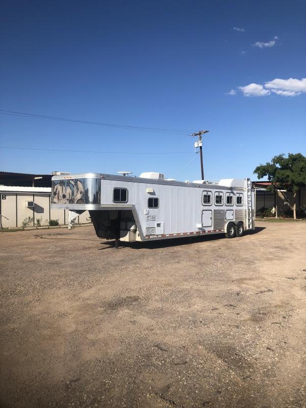 1998 Featherlite 4H LQ Horse Trailer 1998 Featherlite 4H LQ Horse Trailer