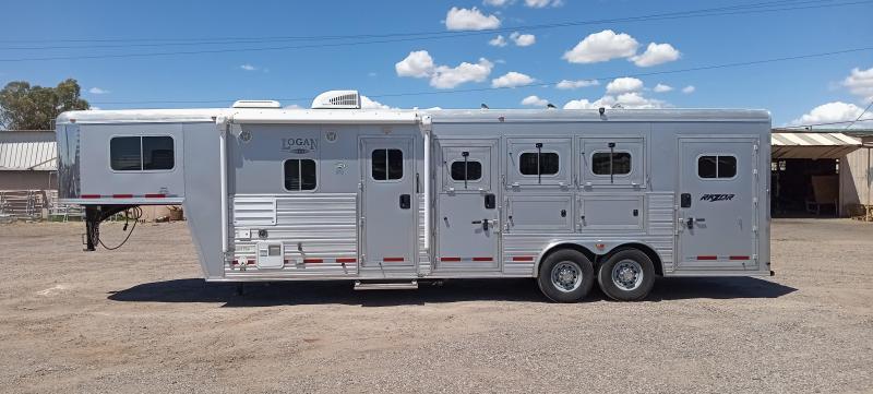2014 Logan Coach RAZOR 3H 809 PLATINUM W/ SLIDE Horse Trailer 2014 Logan Coach RAZOR 3H 809 PLATINUM W/ SLIDE Horse Trailer
