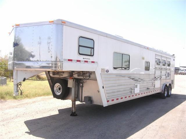 2004 Dream Coach Trailers LLC 3H w. 15 Custom LQ Horse Trailer 2004 Dream Coach Trailers LLC 3H w. 15 Custom LQ Horse Trailer
