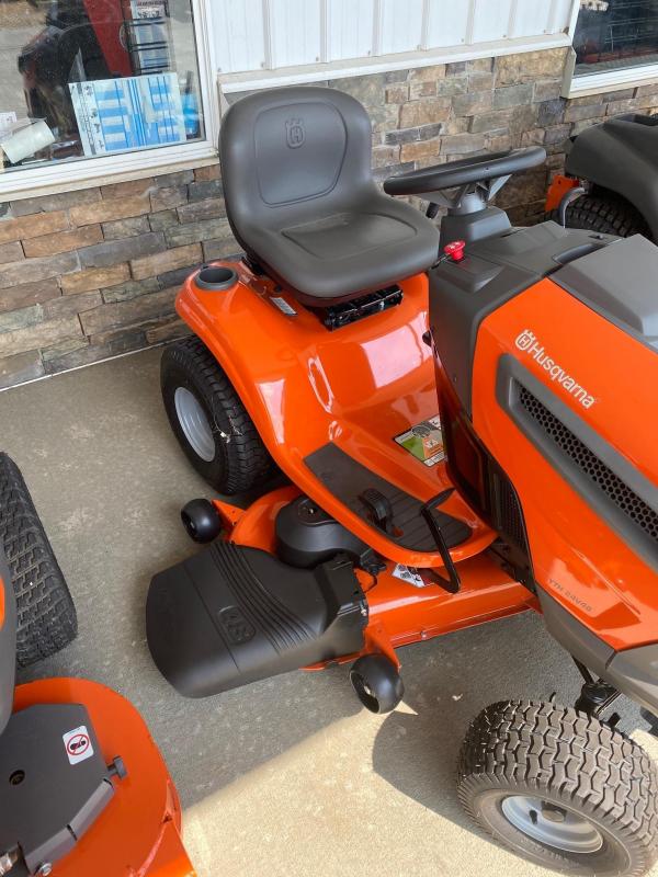 HUSQVARNA YTH24V48 TRACTOR HUSQVARNA YTH24V48 TRACTOR