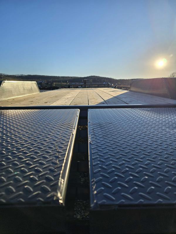 new Equipment / Flatbed Trailers Load Trail  for sale, in Farmington, MO Thumbnail 2