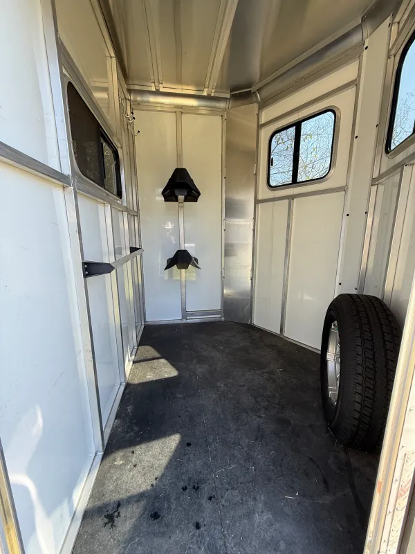 used Horse Trailers Sundowner Trailers  for sale, in Magnolia, TX Thumbnail 3