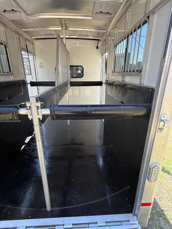 used Horse Trailers Sundowner Trailers  for sale, in Magnolia, TX Thumbnail 2