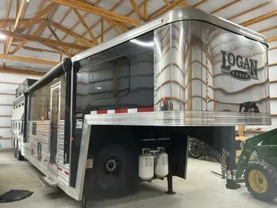 2021 Logan Coach Trailers 814 Select Horse & Livestock