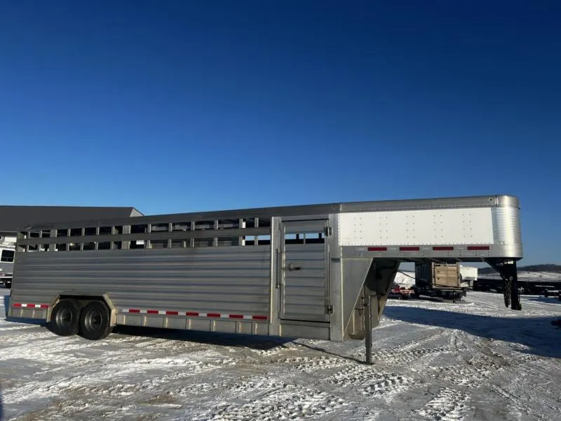 2015 Featherlite Trailers 8 x 26 x 6'6" Aluminum Gooseneck Livestock Trailer