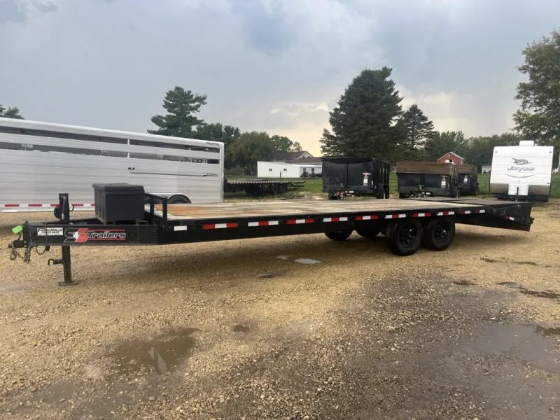 2023 S&S Manufacturing 25' Deckover Equipment Trailer