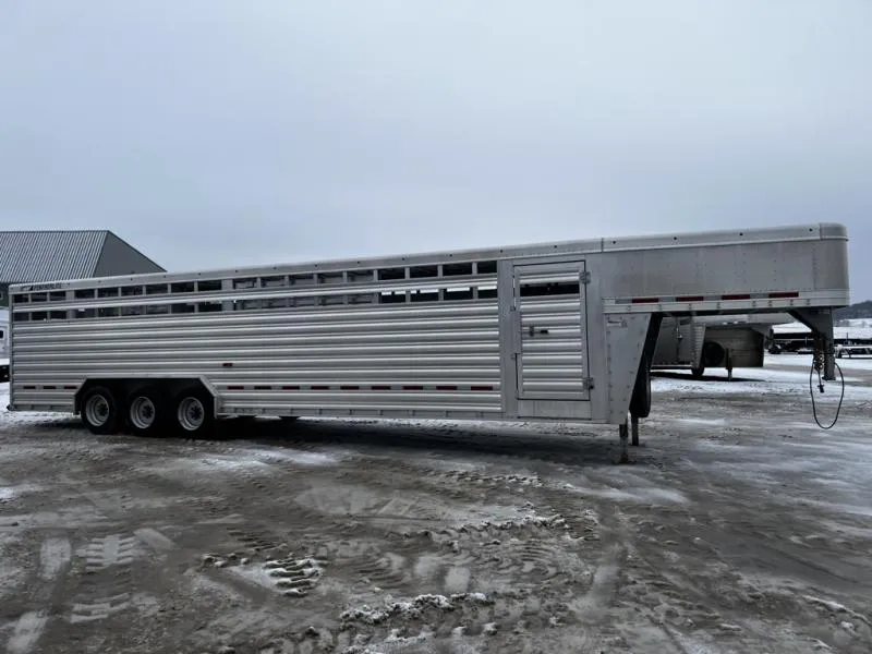 2024 Featherlite Trailers 8 x 32 Featherlite Aluminum Gooseneck Livestock Trailer