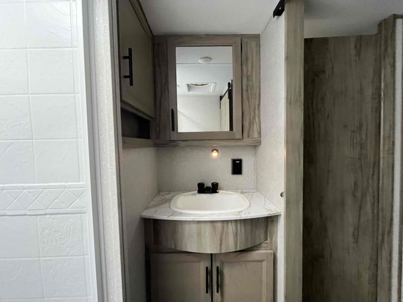 used Fifth Wheel Trailers Forest River Cherokee Arctic Wolf for sale, in Springfield, MO Thumbnail 31