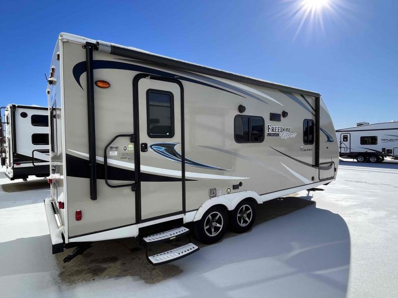 used Travel Trailers Coachmen Freedom Express Ultra Lite for sale, in Springfield, MO Thumbnail 9