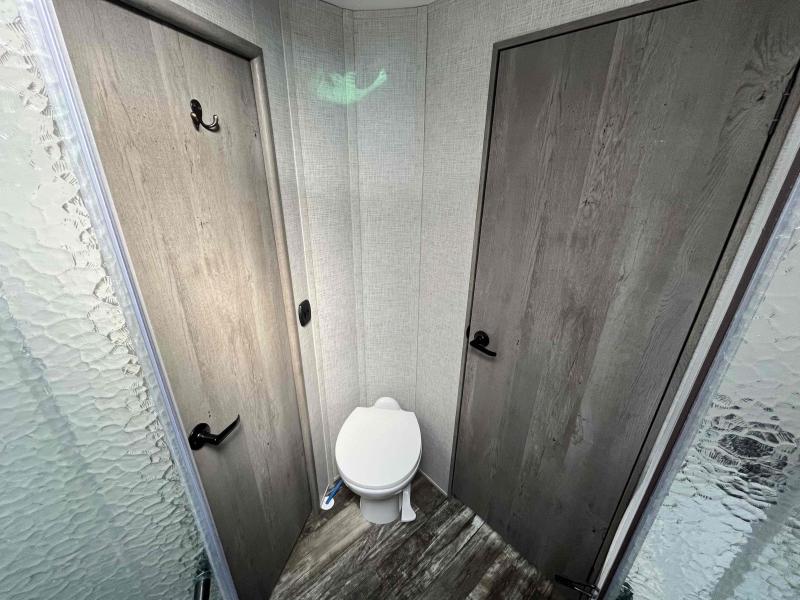 used Toy Haulers Keystone RV Outback for sale, in Springfield, MO Thumbnail 40