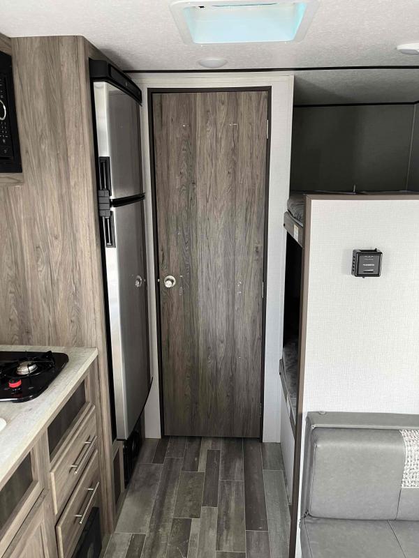 used Travel Trailers CrossRoads RV Zinger Lite for sale, in Springfield, MO Thumbnail 7