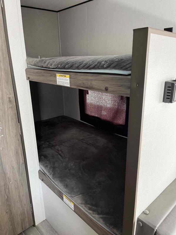 used Travel Trailers CrossRoads RV Zinger Lite for sale, in Springfield, MO Thumbnail 10