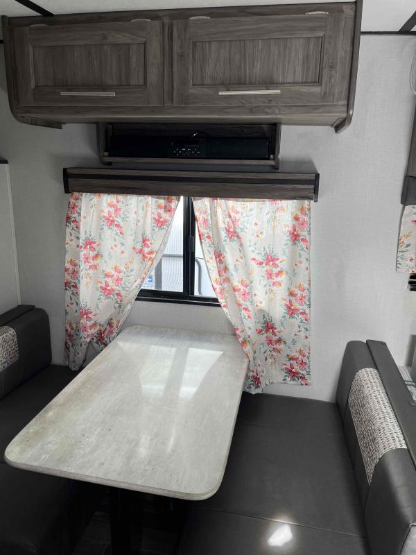 used Travel Trailers CrossRoads RV Zinger Lite for sale, in Springfield, MO Thumbnail 6