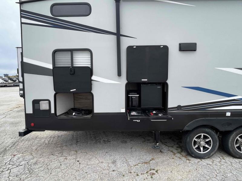 used Fifth Wheel Trailers Forest River Cherokee Arctic Wolf for sale, in Springfield, MO Thumbnail 9