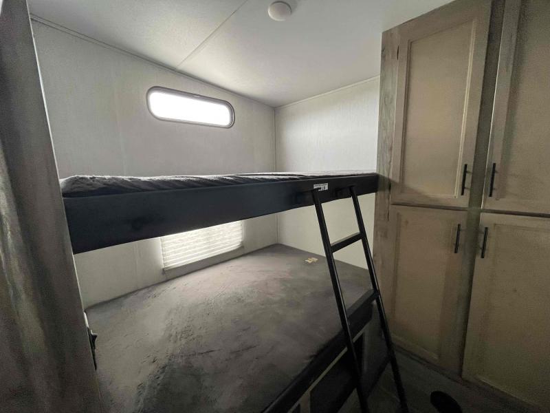 used Fifth Wheel Trailers Forest River Cherokee Arctic Wolf for sale, in Springfield, MO Thumbnail 27