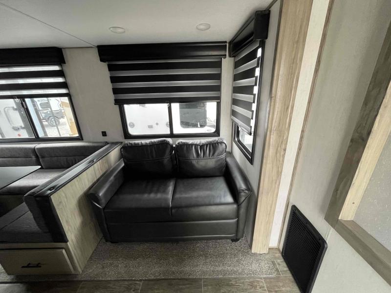 used Fifth Wheel Trailers Forest River Cherokee Arctic Wolf for sale, in Springfield, MO Thumbnail 20
