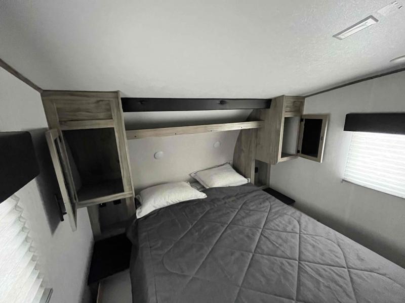used Fifth Wheel Trailers Forest River Cherokee Arctic Wolf for sale, in Springfield, MO Thumbnail 36