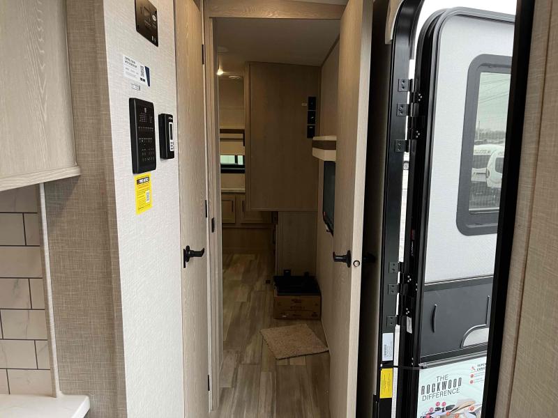 new Travel Trailers Forest River Rockwood Signature for sale, in Springfield, MO Thumbnail 25