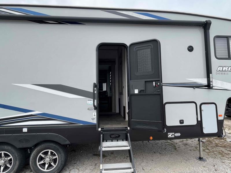 used Fifth Wheel Trailers Forest River Cherokee Arctic Wolf for sale, in Springfield, MO Thumbnail 15