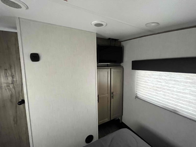 used Fifth Wheel Trailers Forest River Cherokee Arctic Wolf for sale, in Springfield, MO Thumbnail 35
