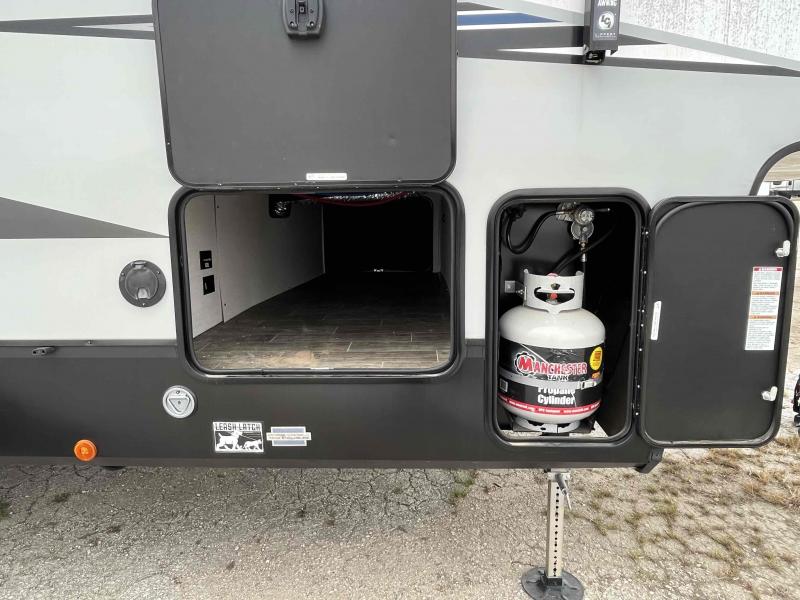 used Fifth Wheel Trailers Forest River Cherokee Arctic Wolf for sale, in Springfield, MO Thumbnail 13