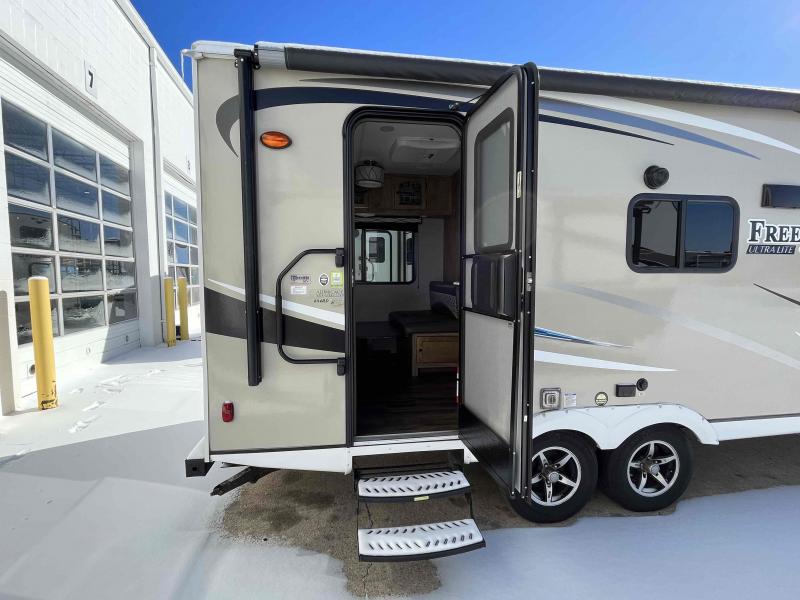 used Travel Trailers Coachmen Freedom Express Ultra Lite for sale, in Springfield, MO Thumbnail 11