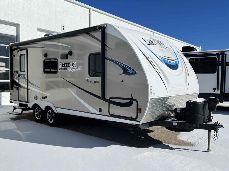 used Travel Trailers Coachmen Freedom Express Ultra Lite for sale, in Springfield, MO image-0
