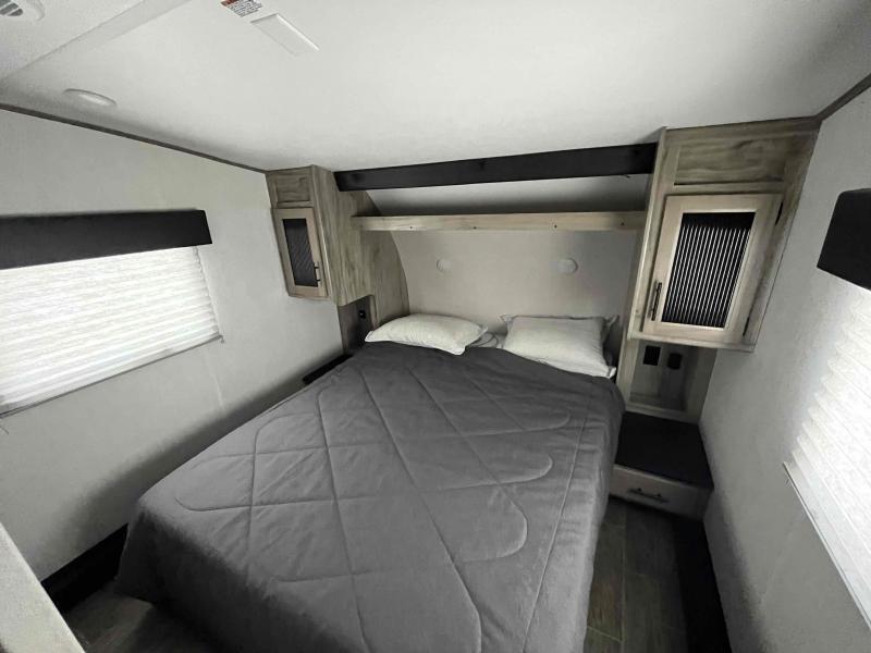 used Fifth Wheel Trailers Forest River Cherokee Arctic Wolf for sale, in Springfield, MO Thumbnail 34