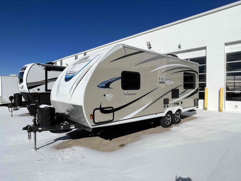 used Travel Trailers Coachmen Freedom Express Ultra Lite for sale, in Springfield, MO Thumbnail 4