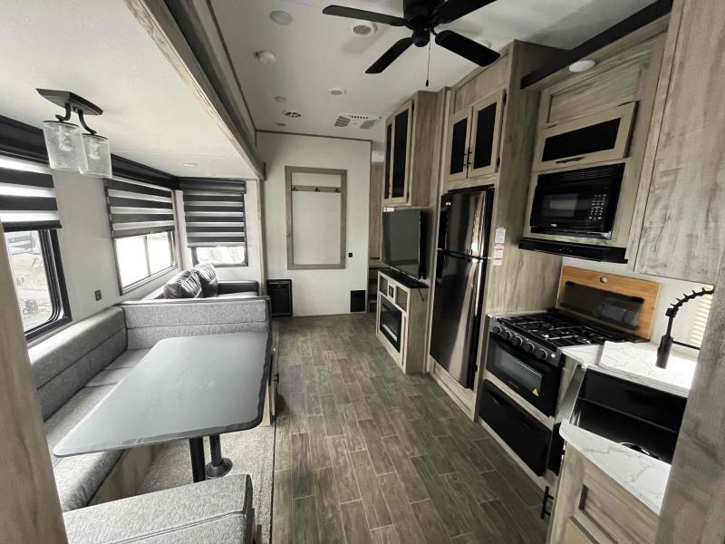 used Fifth Wheel Trailers Forest River Cherokee Arctic Wolf for sale, in Springfield, MO Thumbnail 22
