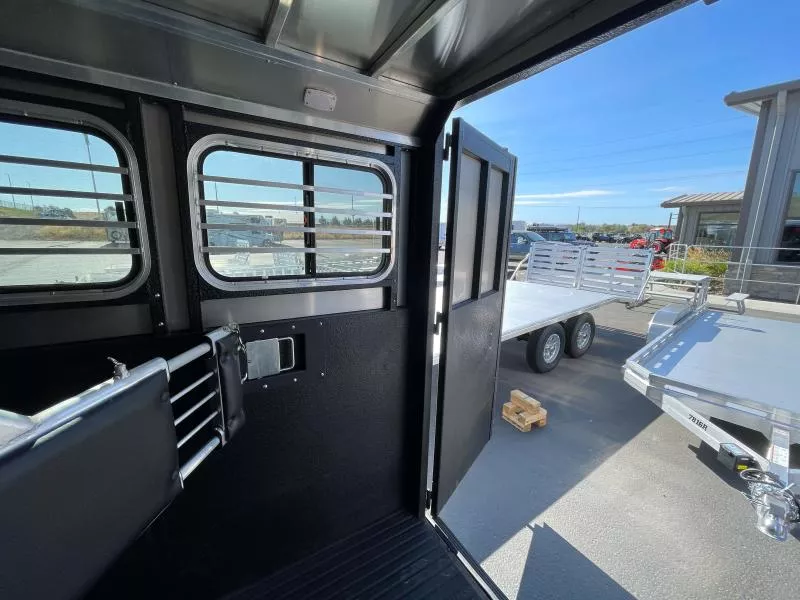 used Horse Trailers Logan Coach  for sale, in Walla Walla, WA Thumbnail 13