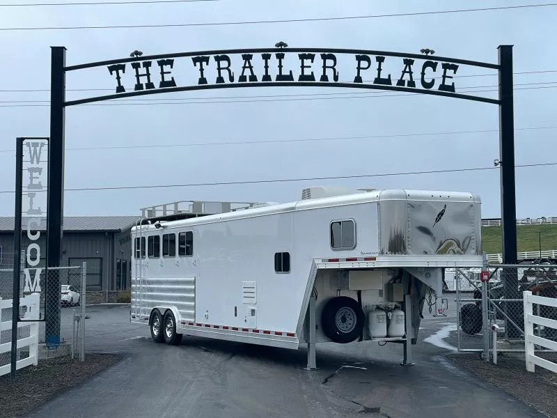 2012 Featherlite 8581 4H LQ GN w/ 11' Short Wall