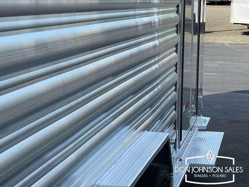 Featherlite 8413 20' 4H GN Horse Trailer w/Premier Tack
