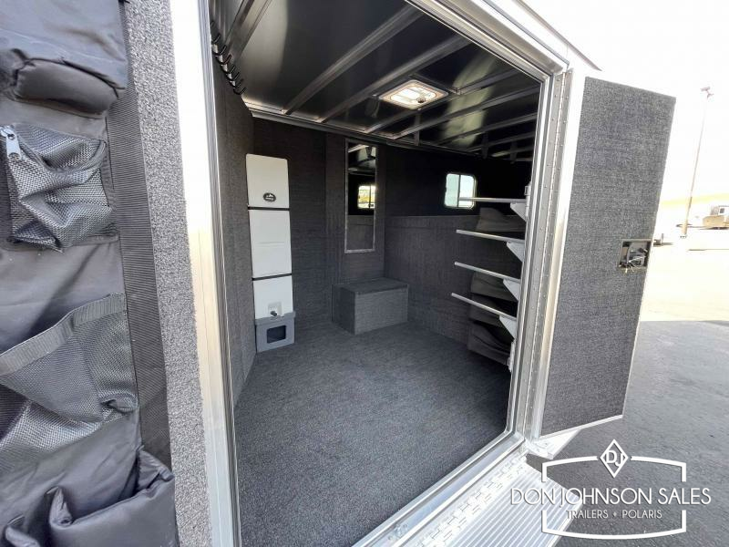 Featherlite 8413 20' 4H GN Horse Trailer w/Premier Tack
