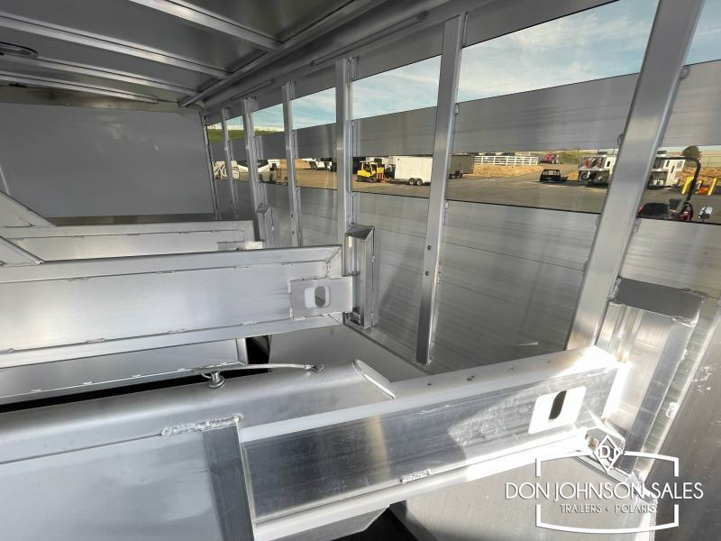 Featherlite 8413 20' 4H GN Horse Trailer w/Premier Tack