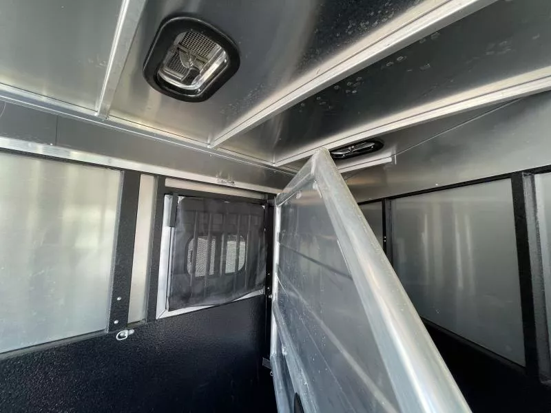 used Horse Trailers Logan Coach  for sale, in Walla Walla, WA Thumbnail 10
