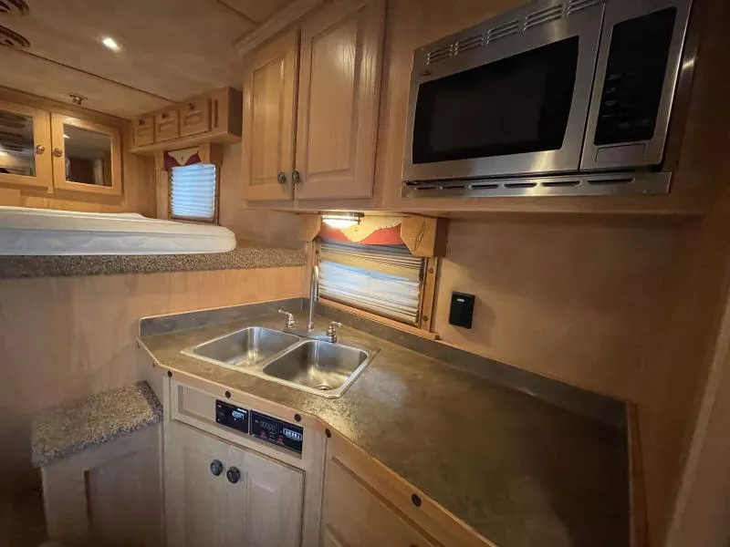 used Horse Trailers Featherlite  for sale, in Walla Walla, WA Thumbnail 16