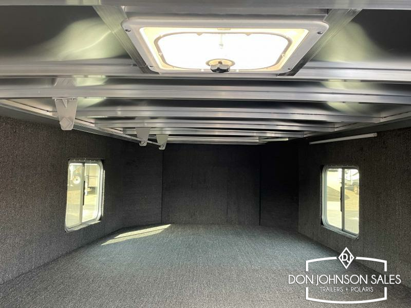 Featherlite 8413 20' 4H GN Horse Trailer w/Premier Tack