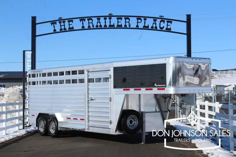 2026 Featherlite 8127 20' GN w/ 54" Side Escape Horse Trailer