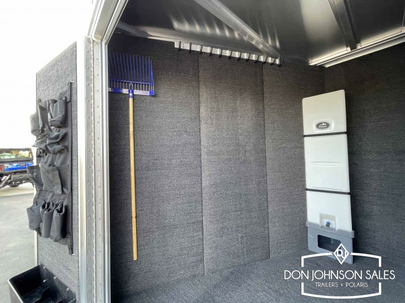 Featherlite 8413 20' 4H GN Horse Trailer w/Premier Tack