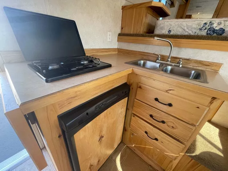 used Horse Trailers Featherlite  for sale, in Walla Walla, WA Thumbnail 9