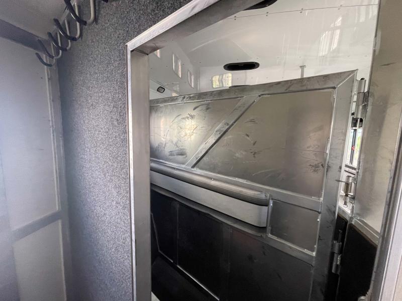 used Horse Trailers SilverLite Trailers  for sale, in Walla Walla, WA Thumbnail 32