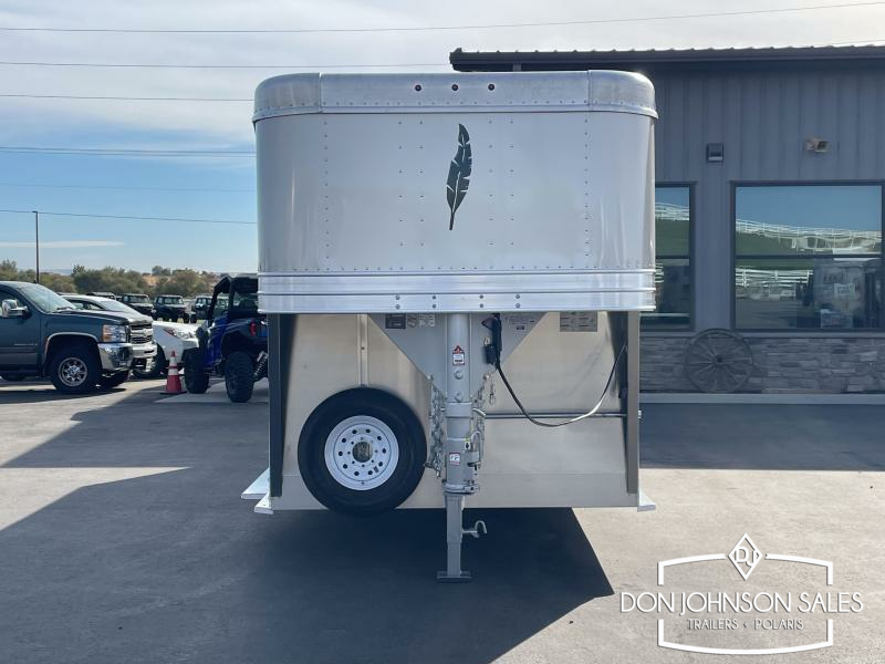 Featherlite 8413 20' 4H GN Horse Trailer w/Premier Tack