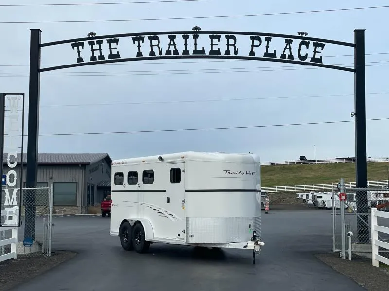 2007 Trails West Classic II 3H BP Horse Trailer
