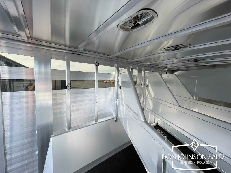 Featherlite 8413 20' 4H GN Horse Trailer w/Premier Tack