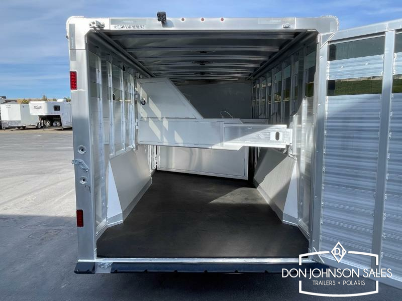Featherlite 8413 20' 4H GN Horse Trailer w/Premier Tack
