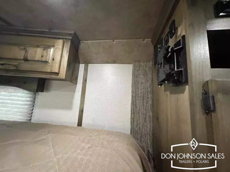 2026 Trails West Classic 12x12 2H LQ GN w/ Side Tack