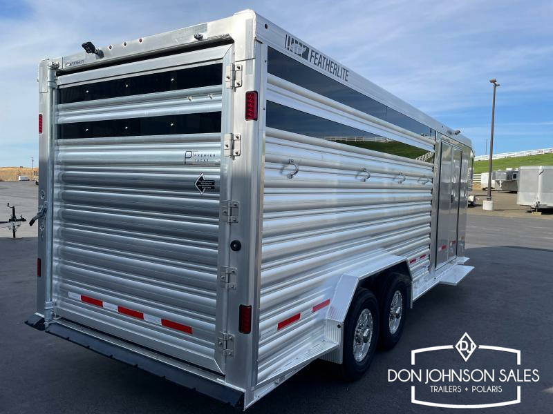 Featherlite 8413 20' 4H GN Horse Trailer w/Premier Tack