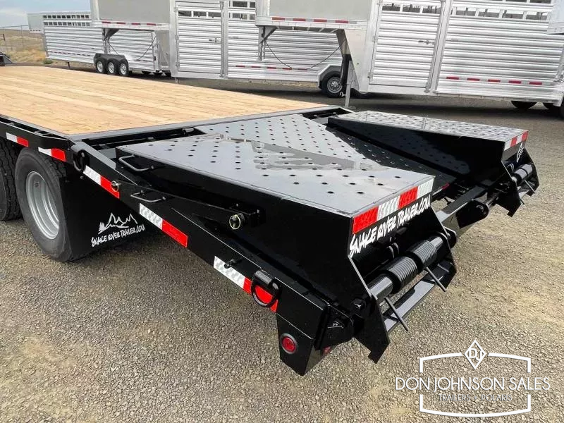 2026 Snake River GNFB25-20K DT Flatbed GN Trailer w/ Center Pop-up